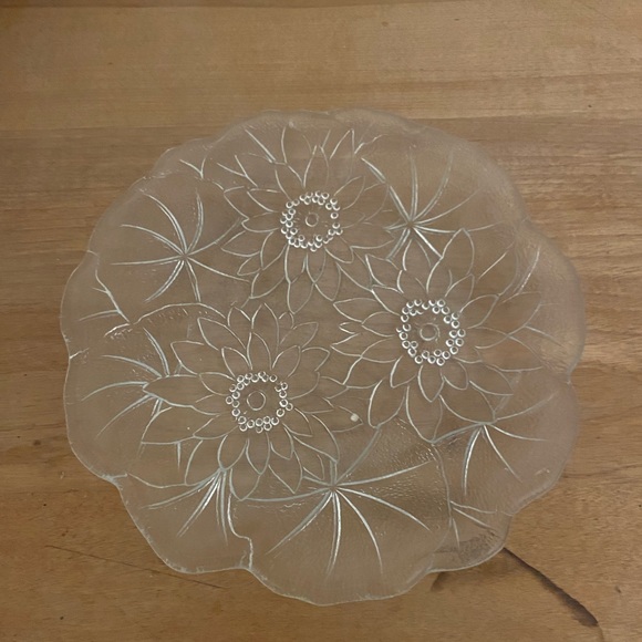Clear Glass floral serving plate - Picture 2 of 2